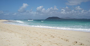 Bild von einem feinen Sandstrand der Insel Fuerteventura