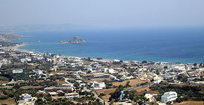 Bild auf den Strand der Insel Kos aus der Luft