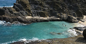 Aufnahme einer Badebucht der Insel Oahu